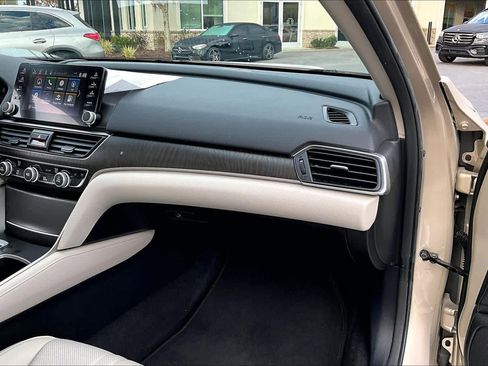 Used 2020 Honda Accord Touring image 18