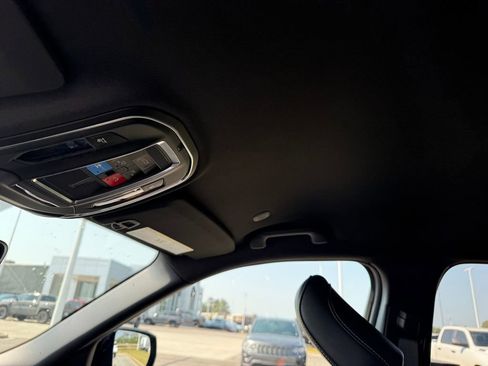 New 2025 Jeep Grand Cherokee Altitude image 21