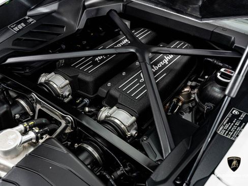 Used 2024 Lamborghini Huracan Tecnica image 20