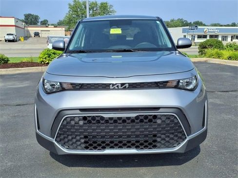 Used 2025 Kia Soul LX w/ LX Technology Package image 2