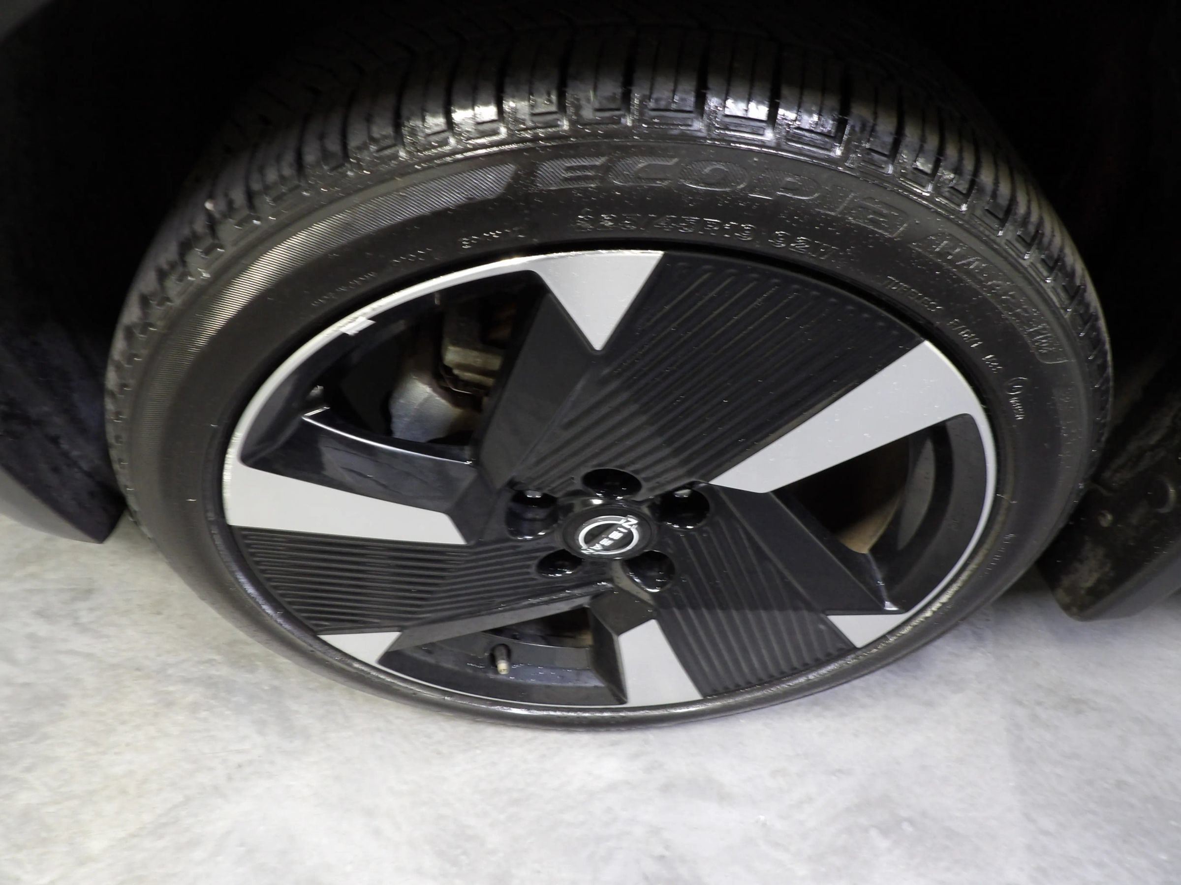 Used 2025 Nissan Kicks SR AWD/4WD image 23