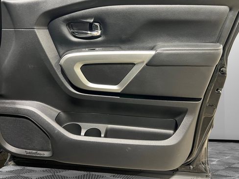 Used 2018 Nissan Titan PRO-4X image 13