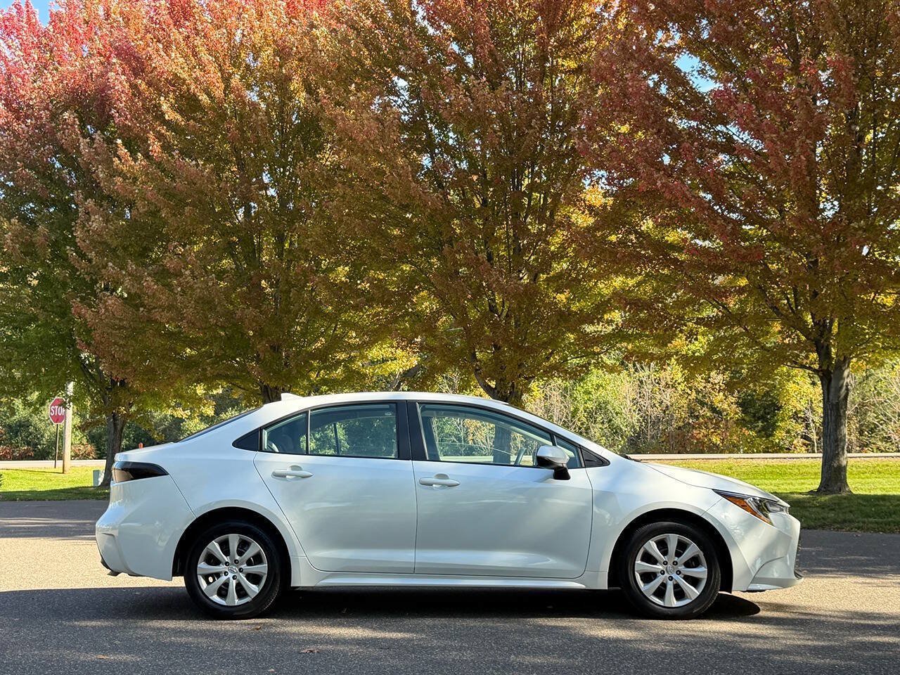 Used 2025 Toyota Corolla LE FWD image 6