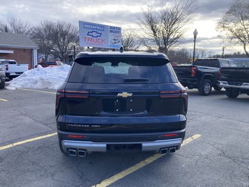 Used 2025 Chevrolet Traverse LT image 6