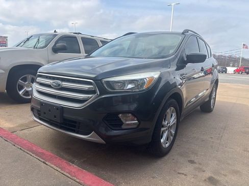Used 2018 Ford Escape SE image 1