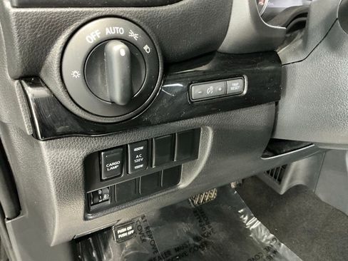 Used 2024 Nissan Titan SV w/ SV Bronze Edition Package image 18