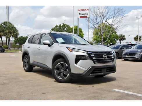 Used 2024 Nissan Rogue SV image 1
