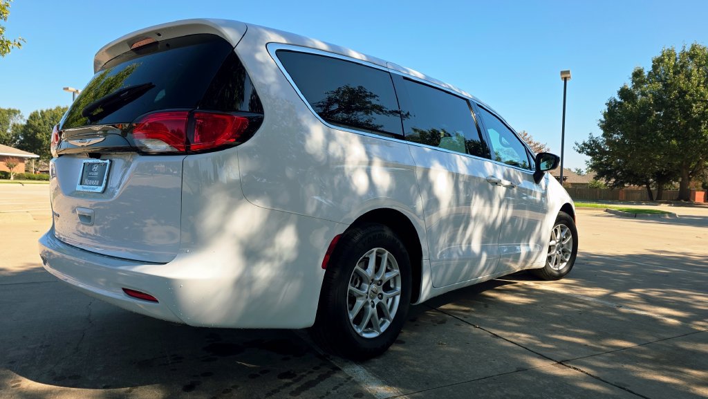 Used 2024 Chrysler Voyager LX FWD image 11