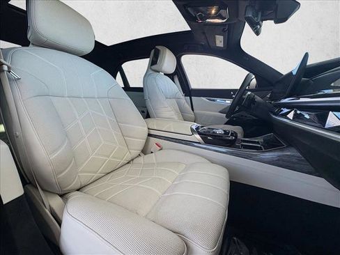 Used 2023 BMW 740i w/ Executive Package image 23