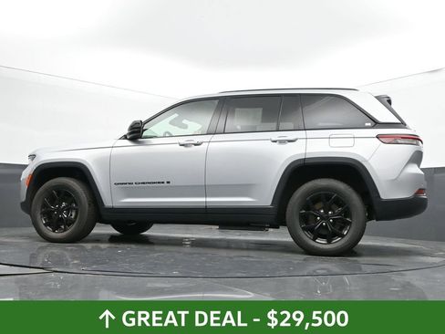 Used 2024 Jeep Grand Cherokee Altitude image 50