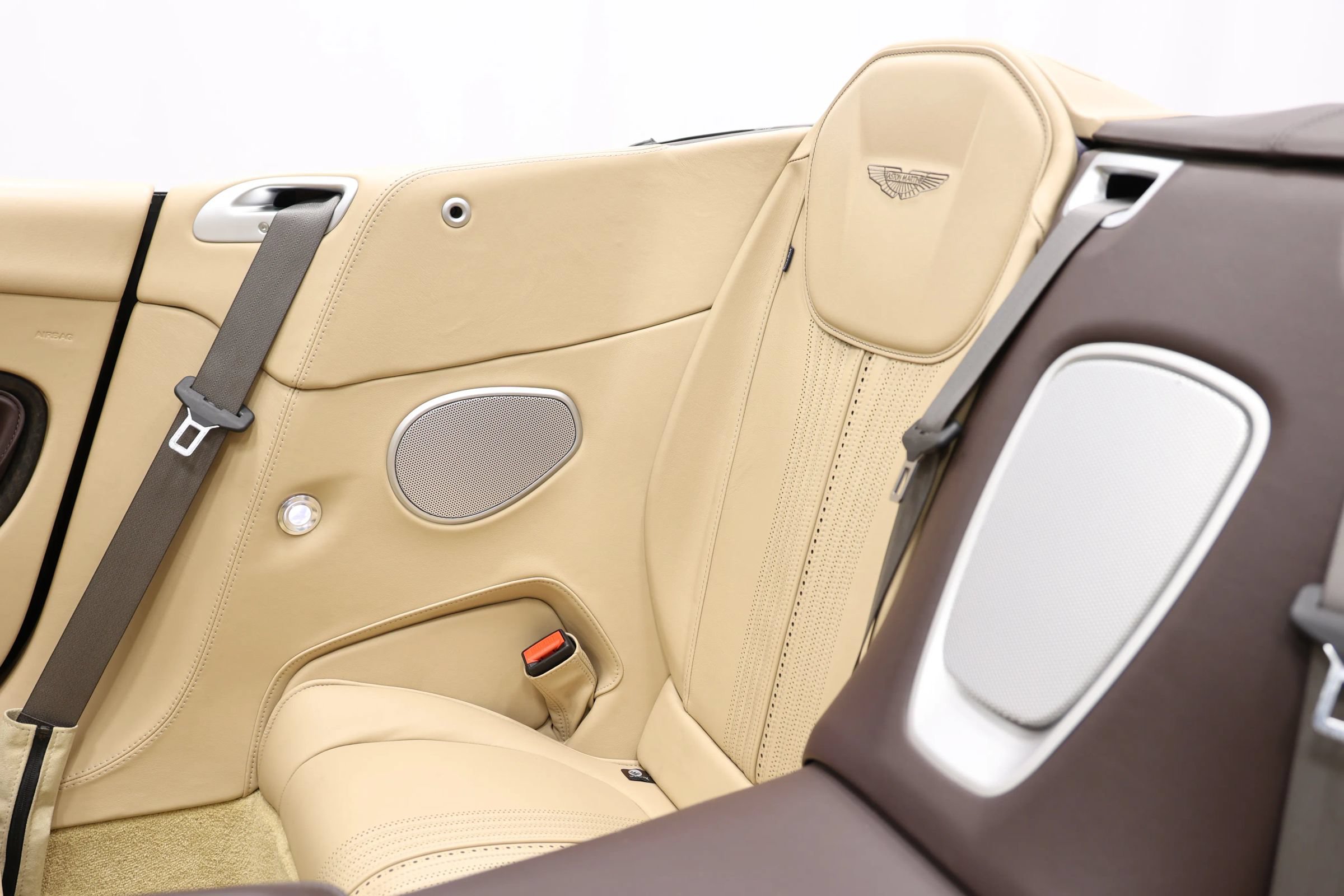 Used 2019 Aston Martin DB11 Volante RWD image 55