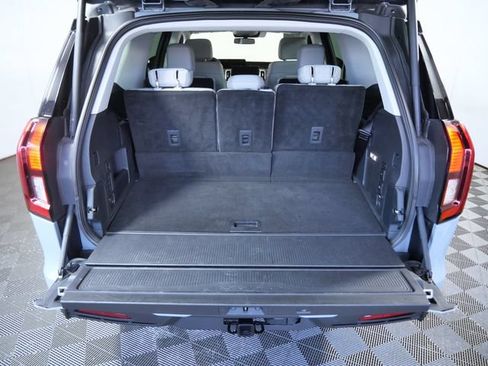 Certified 2025 Ford Expedition Active AWD/4WD image 9