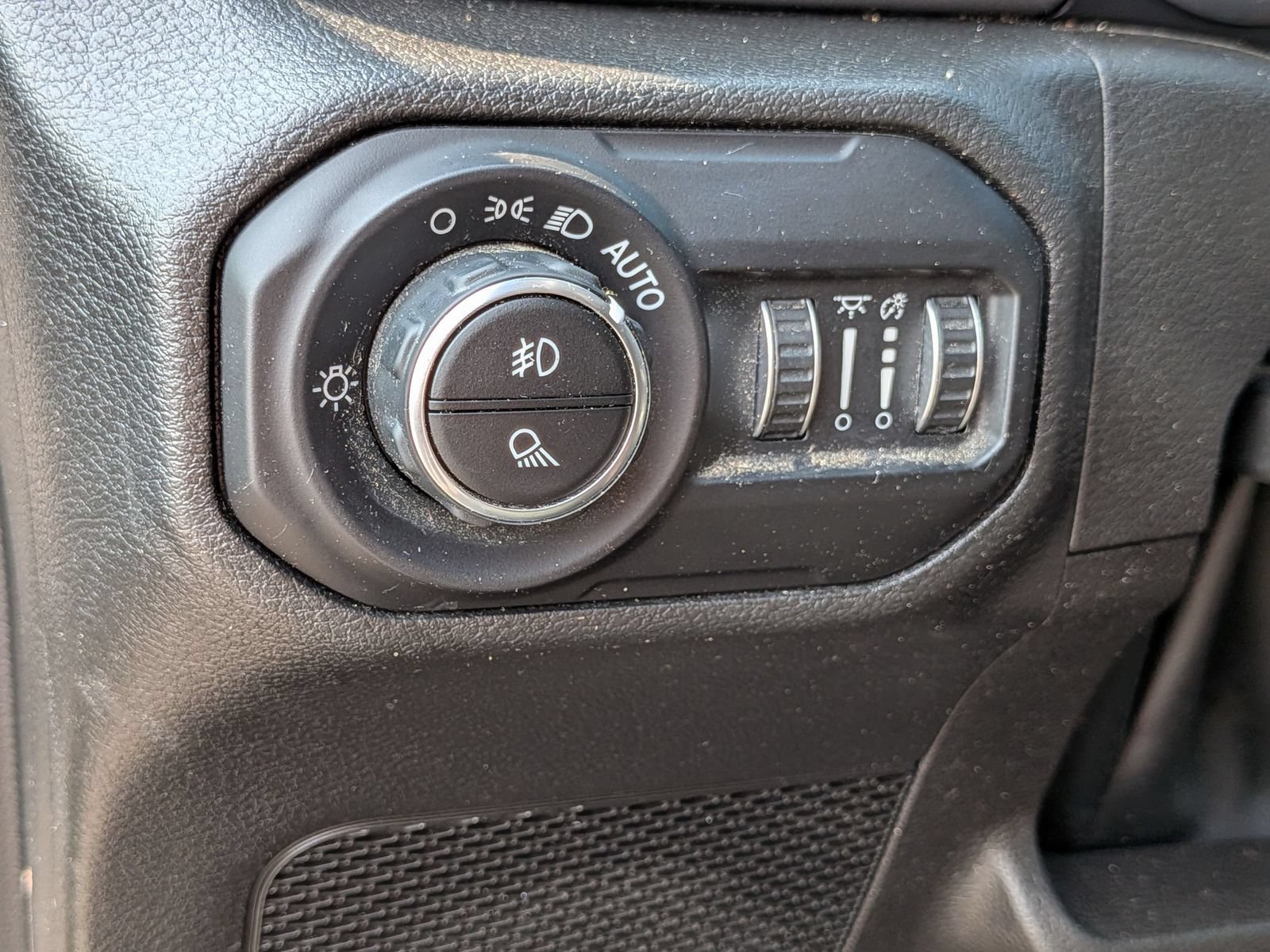 Used 2022 Jeep Gladiator Sport AWD/4WD image 16