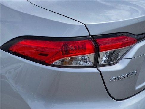 Used 2025 Toyota Corolla LE FWD image 20