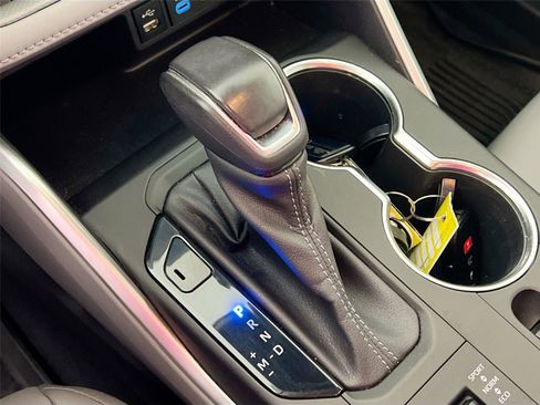 Used 2022 Toyota Highlander XLE image 16