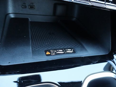 Used 2025 Chevrolet Traverse LT w/ Driver Confidence Package image 13