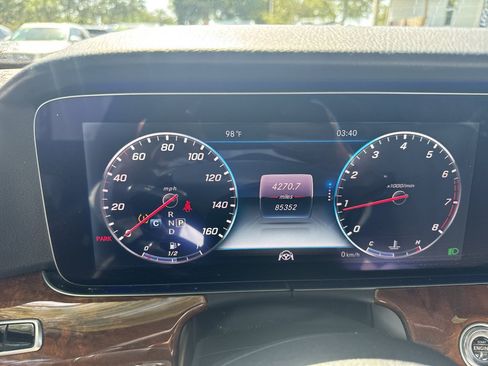 Used 2018 Mercedes-Benz E 300 image 8