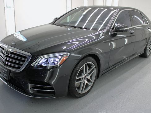 Used 2018 Mercedes-Benz S 560 Sedan image 4