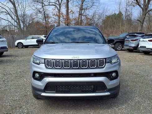 Used 2025 Jeep Compass Limited AWD/4WD image 2
