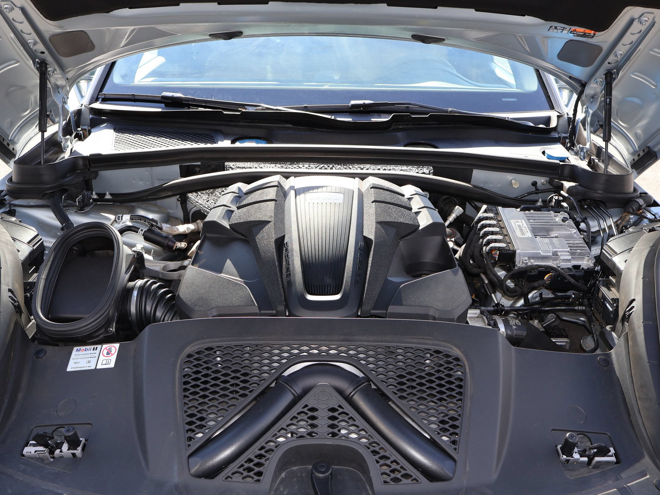 Used 2024 Porsche Macan S AWD/4WD image 33