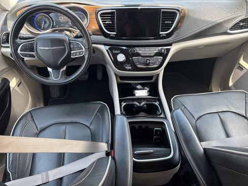 Used 2022 Chrysler Pacifica Limited FWD image 16