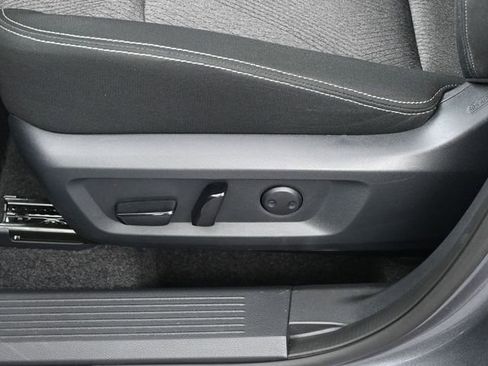 Used 2024 Nissan Rogue SV image 11