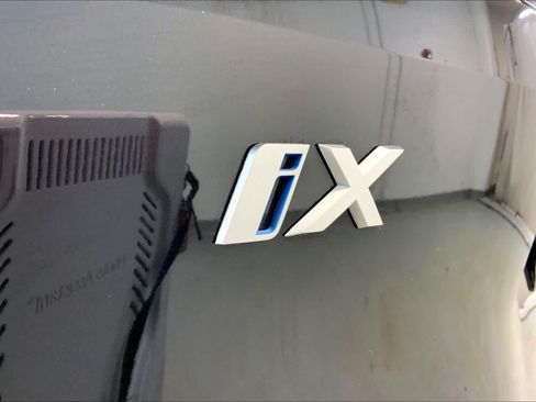 Used 2024 BMW iX xDrive50 w/ Premium Package AWD/4WD image 29