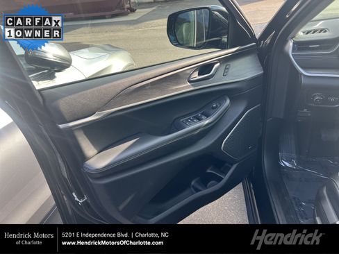 Used 2022 Jeep Grand Cherokee L Limited RWD image 1