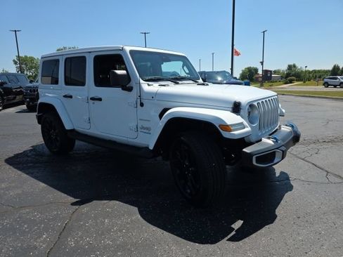 Used 2022 Jeep Wrangler Unlimited Sahara w/ Cold Weather Group AWD/4WD image 7