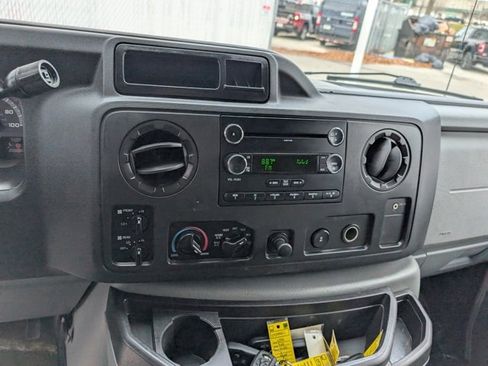 Used 2009 Ford E-350 and Econoline 350 XLT image 3