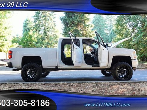 Used 2018 Chevrolet Silverado 1500 LT w/ All Star Edition AWD/4WD image 28