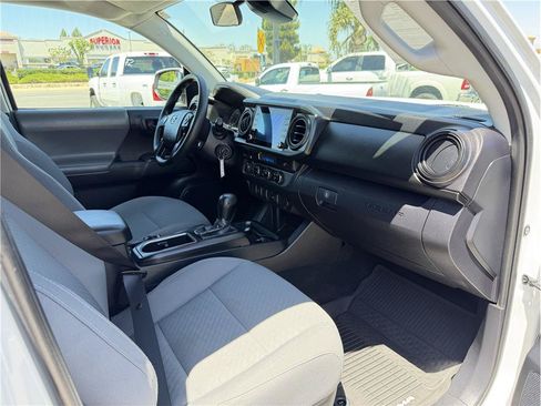 Used 2021 Toyota Tacoma SR AWD/4WD image 11