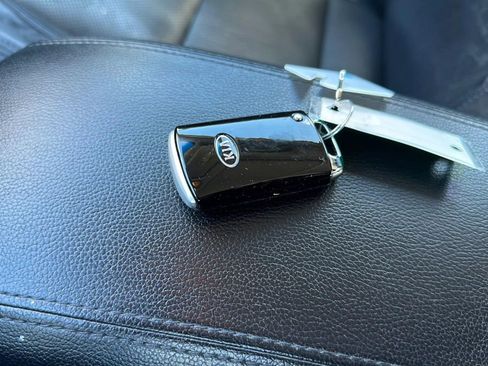 Used 2016 Kia Cadenza Premium image 19