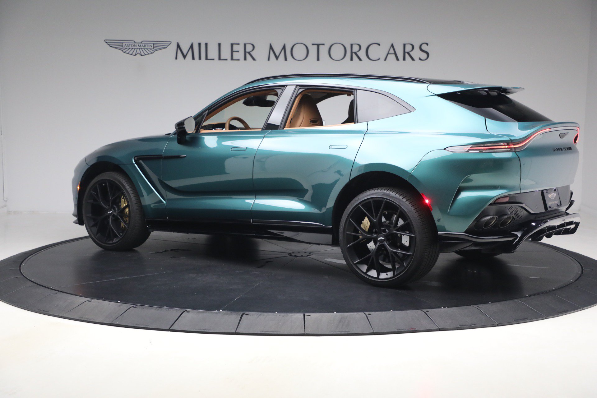 Used 2025 Aston Martin DBX 707 AWD/4WD image 4
