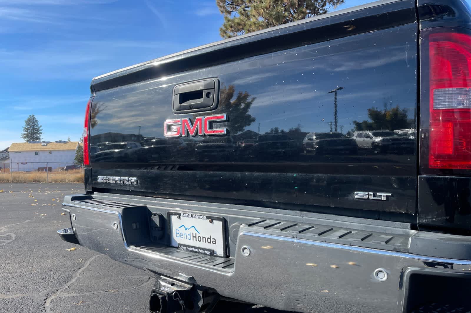 Used 2015 GMC Sierra 2500 SLT w/ Duramax Plus Package AWD/4WD image 14