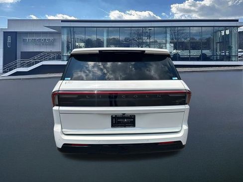 New 2026 Lincoln Navigator Reserve w/ Jet Appearance Package AWD/4WD image 7