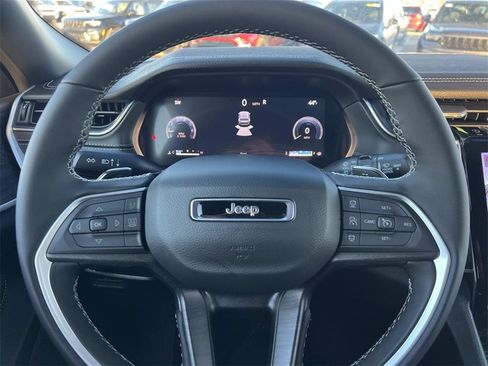 New 2025 Jeep Grand Cherokee L Limited w/ Black Appearance Package image 13