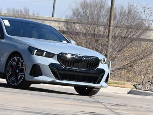 New 2026 BMW 540i xDrive w/ Executive Package image 3