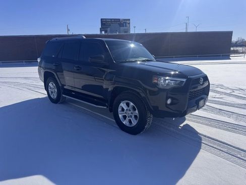 Used 2015 Toyota 4Runner SR5 image 4