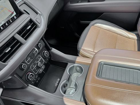Used 2022 Chevrolet Suburban High Country AWD/4WD image 27