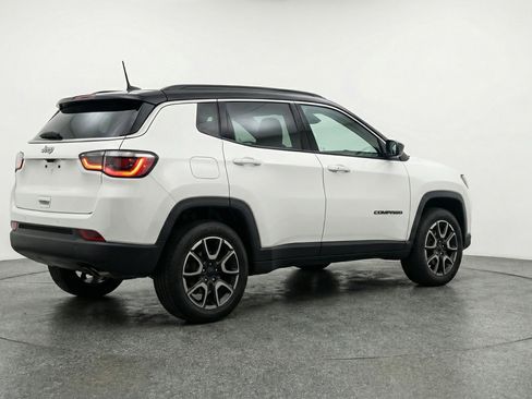 Used 2025 Jeep Compass Trailhawk AWD/4WD image 9