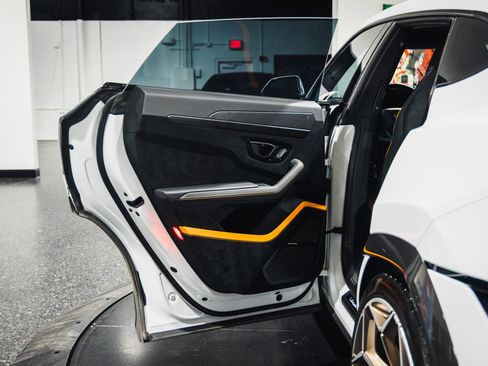 Used 2023 Lamborghini Urus Performante image 29