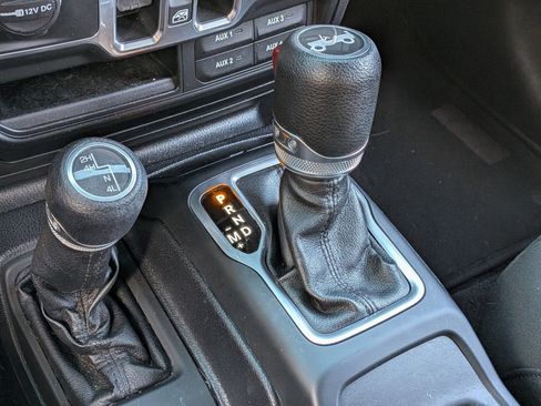 Used 2018 Jeep Wrangler Unlimited Sport S image 10