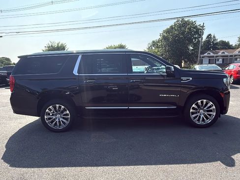 Used 2021 GMC Yukon XL Denali AWD/4WD image 12