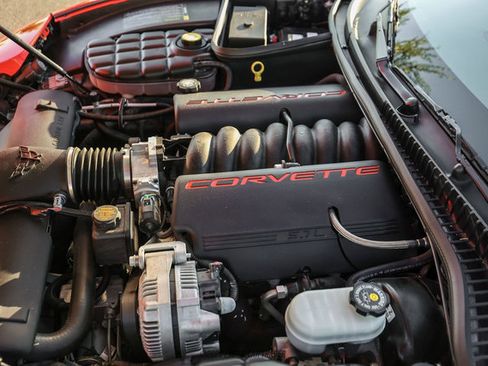 Used 2000 Chevrolet Corvette Coupe w/ Lighting Pkg RWD image 19