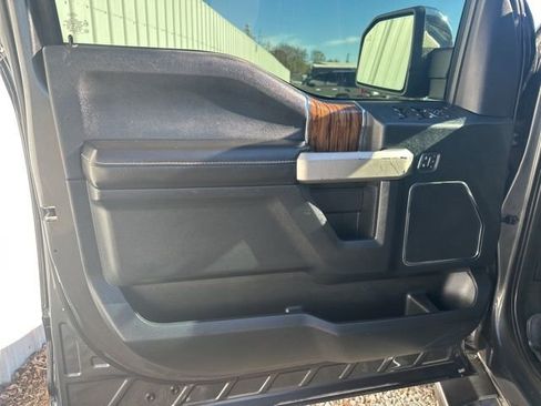 Used 2019 Ford F150 Lariat image 13