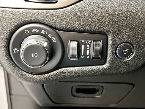 Used 2022 Jeep Cherokee Latitude Lux FWD image 10