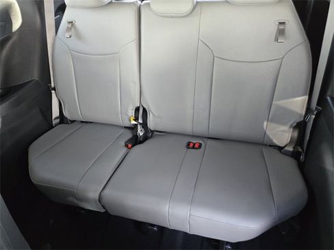 Used 2025 Toyota Sienna XLE image 14