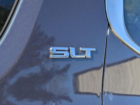 Used 2018 GMC Acadia SLT image 23