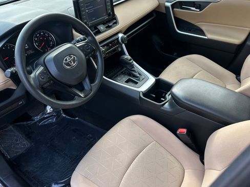 Used 2022 Toyota RAV4 XLE w/ Convenience Package image 10